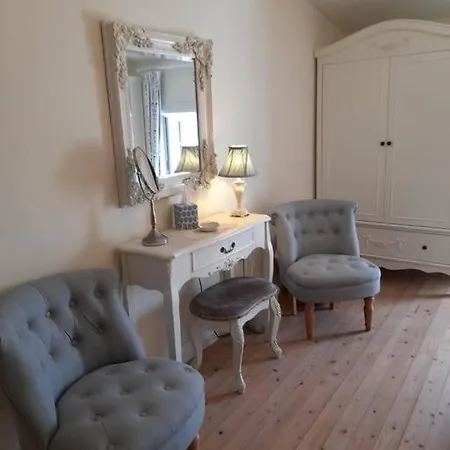 Tres Jolie Bernay-Saint-Martin