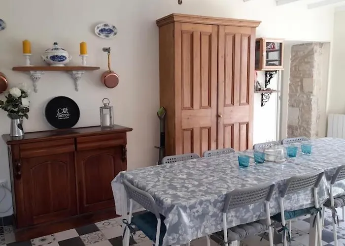 Très Jolie * Bernay-Saint-Martin